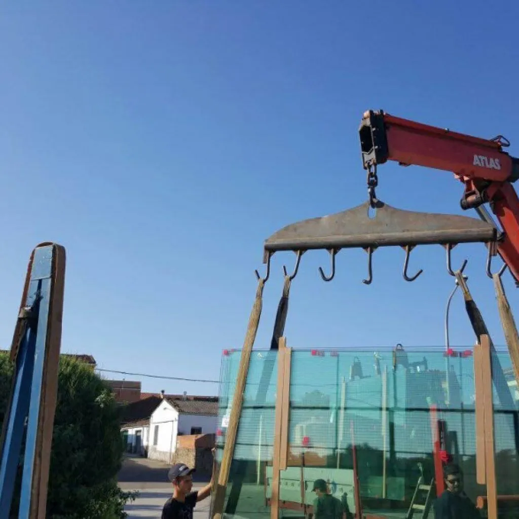 SPORT BS cambia cristales de pistas de Pádel, camio de cristal en pista de pádel