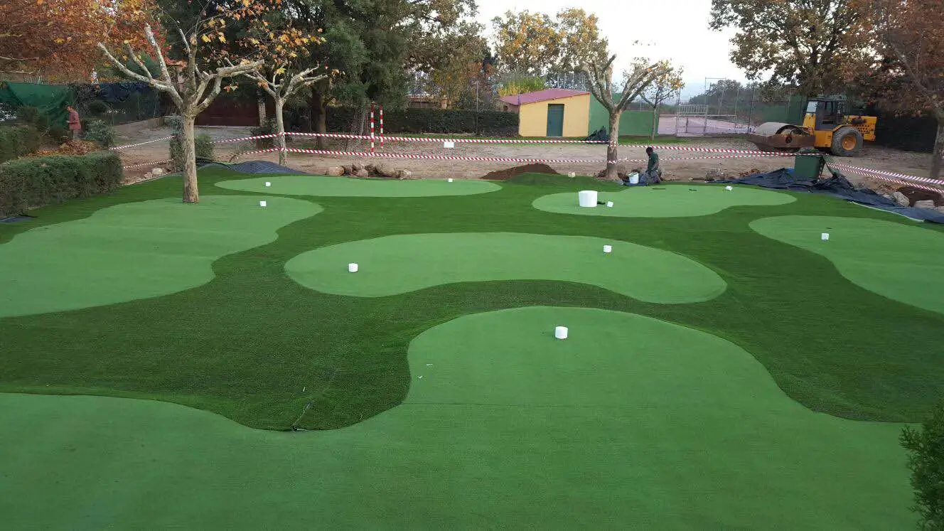Montaje e instalación de campo de Golf
