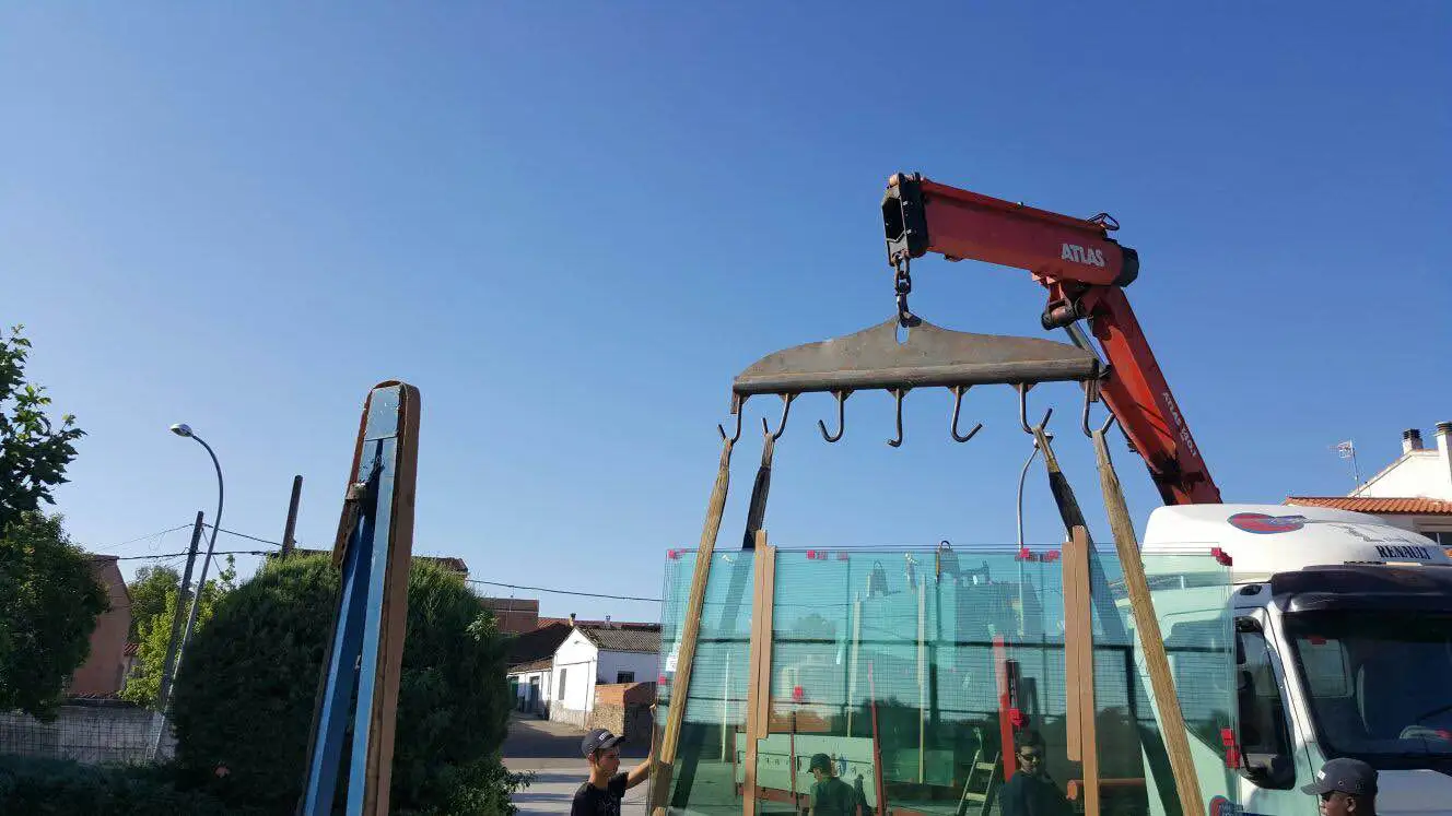 Remplacement, installation, assemblage de vitres de terrain de Padel