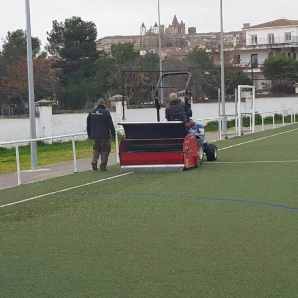 Mantenimiento del césped de campos de fútbol