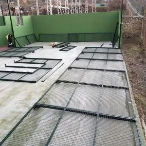 Instalación de pistas de pádel de césped artificial o sintético, cuanto cuesta hacer una pista de pádel, precio pista de padel, venta de pistas de pádel