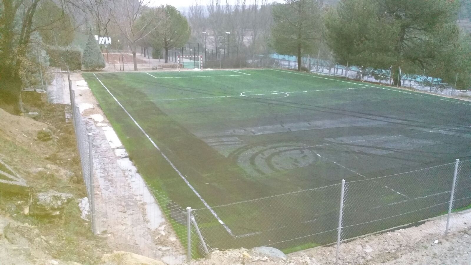 Instalación de campo de fútbol en Cuenca