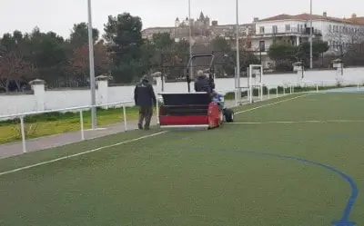 Mantenimiento del césped de campos de fútbol Mantenimiento del césped de campos de fútbol