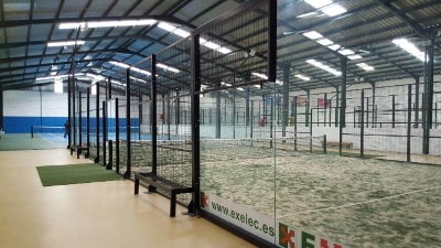 Installation of indoor paddle tennis courts in Cáceres