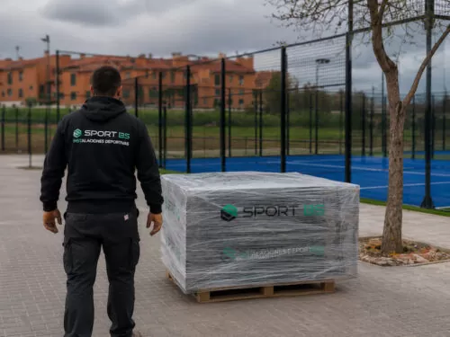 Instalación de pistas de pádel profesionales para clubes, centros deportivos, hoteles, comunidades y proyectos en España.